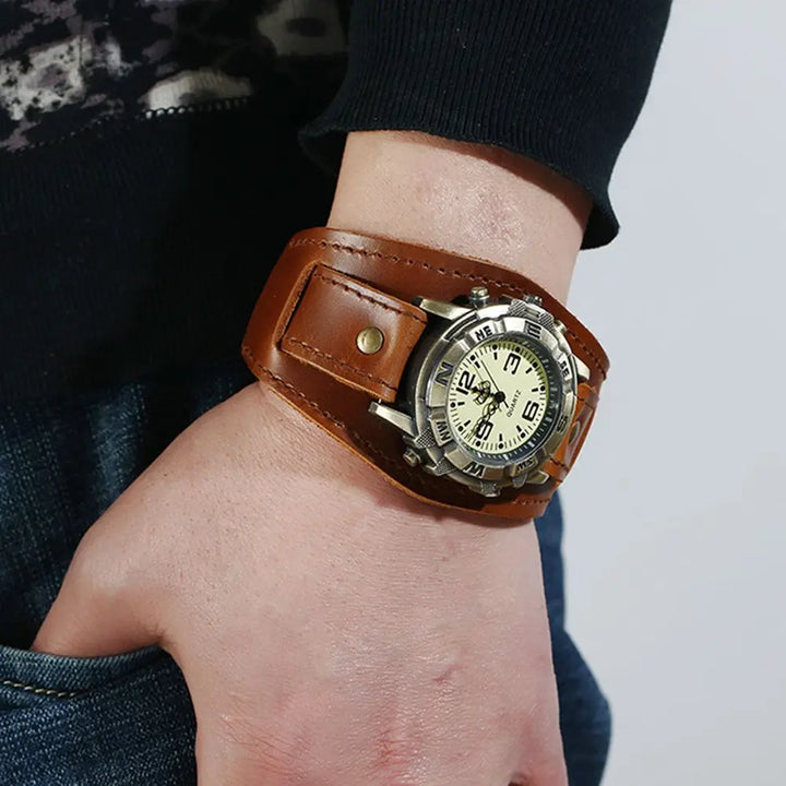 Time to Shine: The Bold Retro Cuff Watch for Daring Trendsetters!