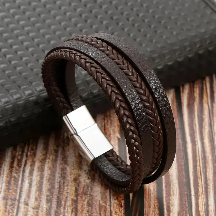 The Ultimate Arm Candy: Hand-Woven Leather Bracelet for the Modern Man!