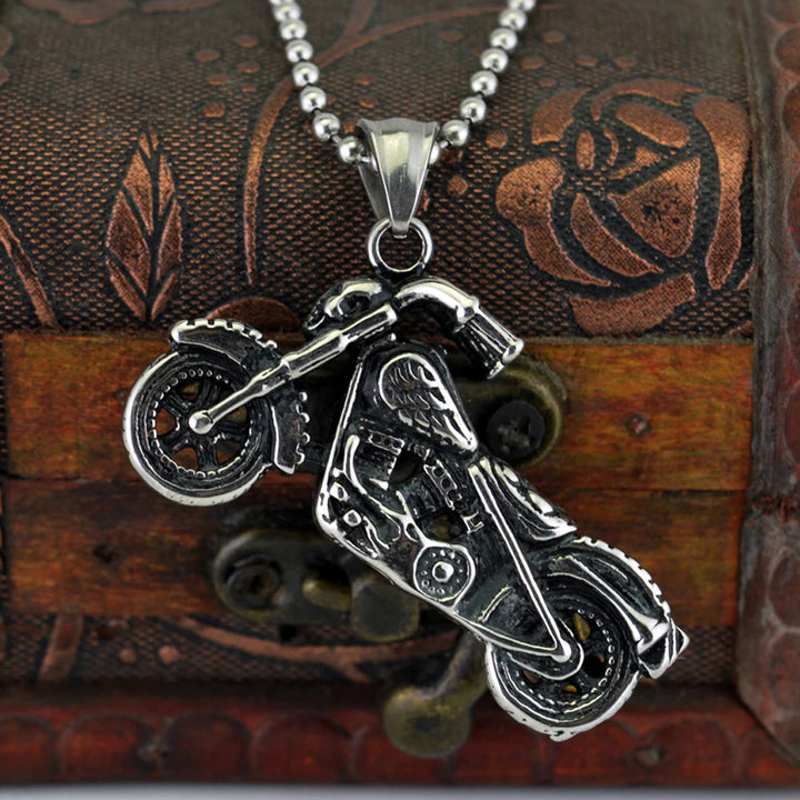 Soul Rider: The Ultimate Biker Skull Pendant for Fearless Souls!