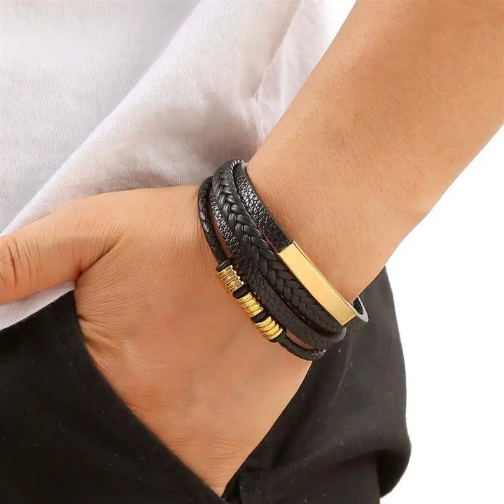 The Ultimate Arm Candy: Hand-Woven Leather Bracelet for the Modern Man!