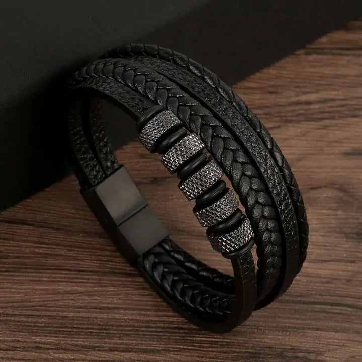 The Ultimate Arm Candy: Hand-Woven Leather Bracelet for the Modern Man!