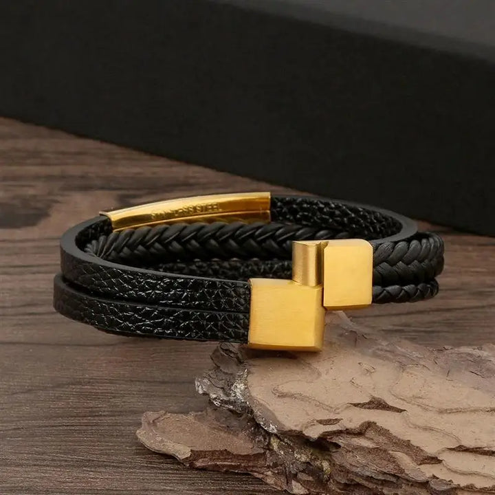 The Ultimate Arm Candy: Hand-Woven Leather Bracelet for the Modern Man!